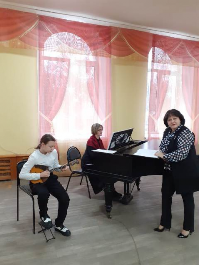 Школьники Ростова узнали больше о народных музыкальных инструментах