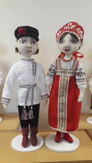 Виртуальная выставка кукол ручной работы в национальных костюмах республик СССР